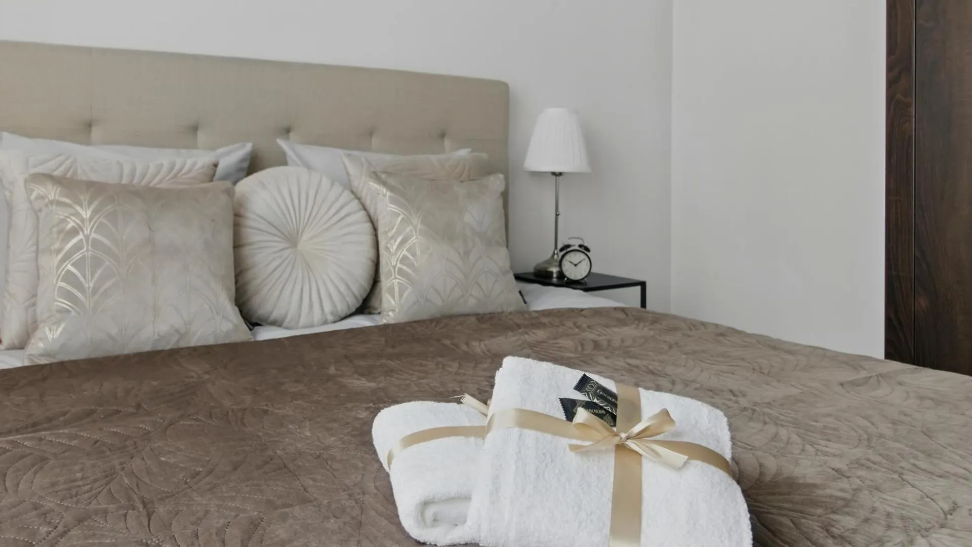 Riverside Retreat By Vistula 2Br & Separate Living Room & Balcony In The Center Warszawa