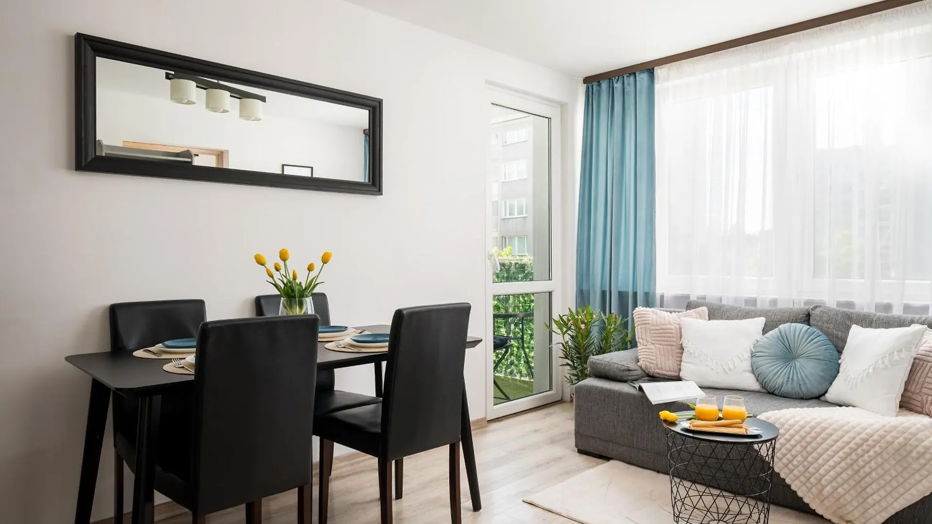 Riverside Retreat By Vistula 2Br & Separate Living Room & Balcony In The Center Warszawa 0*,  Polen
