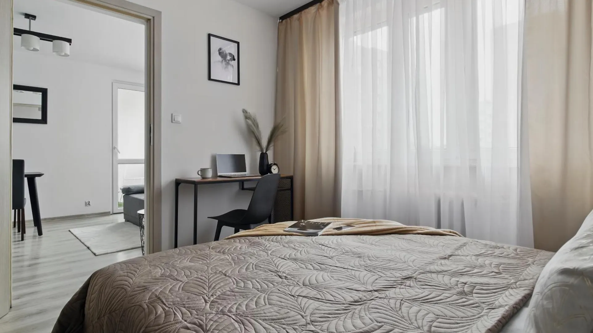 Riverside Retreat By Vistula 2Br & Separate Living Room & Balcony In The Center Warszawa