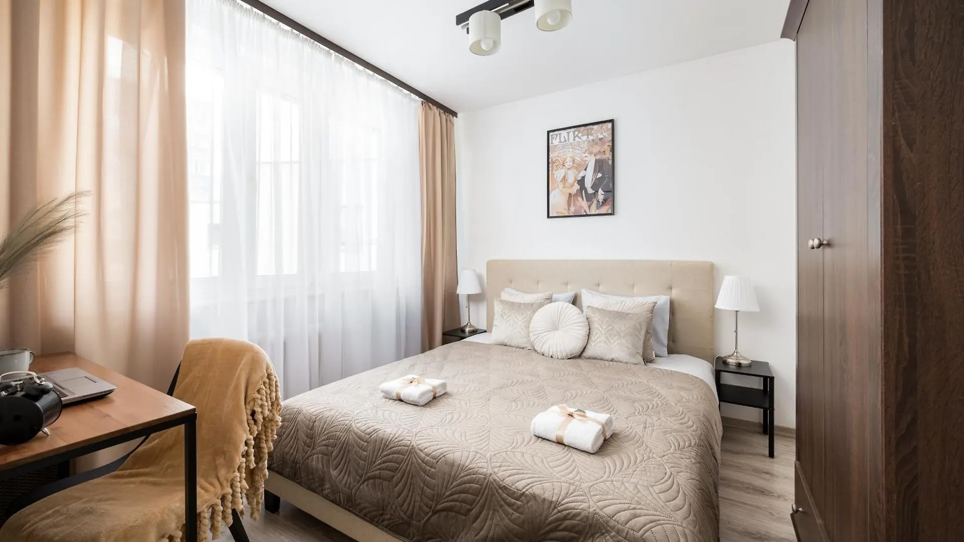 Riverside Retreat By Vistula 2Br & Separate Living Room & Balcony In The Center Warszawa